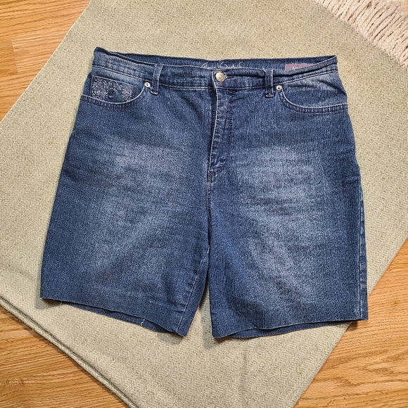 Gloria Vanderbilt Casual All Around Slimming Effect Cotton Jeans Short size 10 - Picture 9 of 14